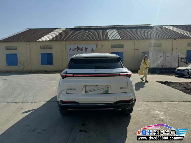 23年哪吒U轿车抵押车出售