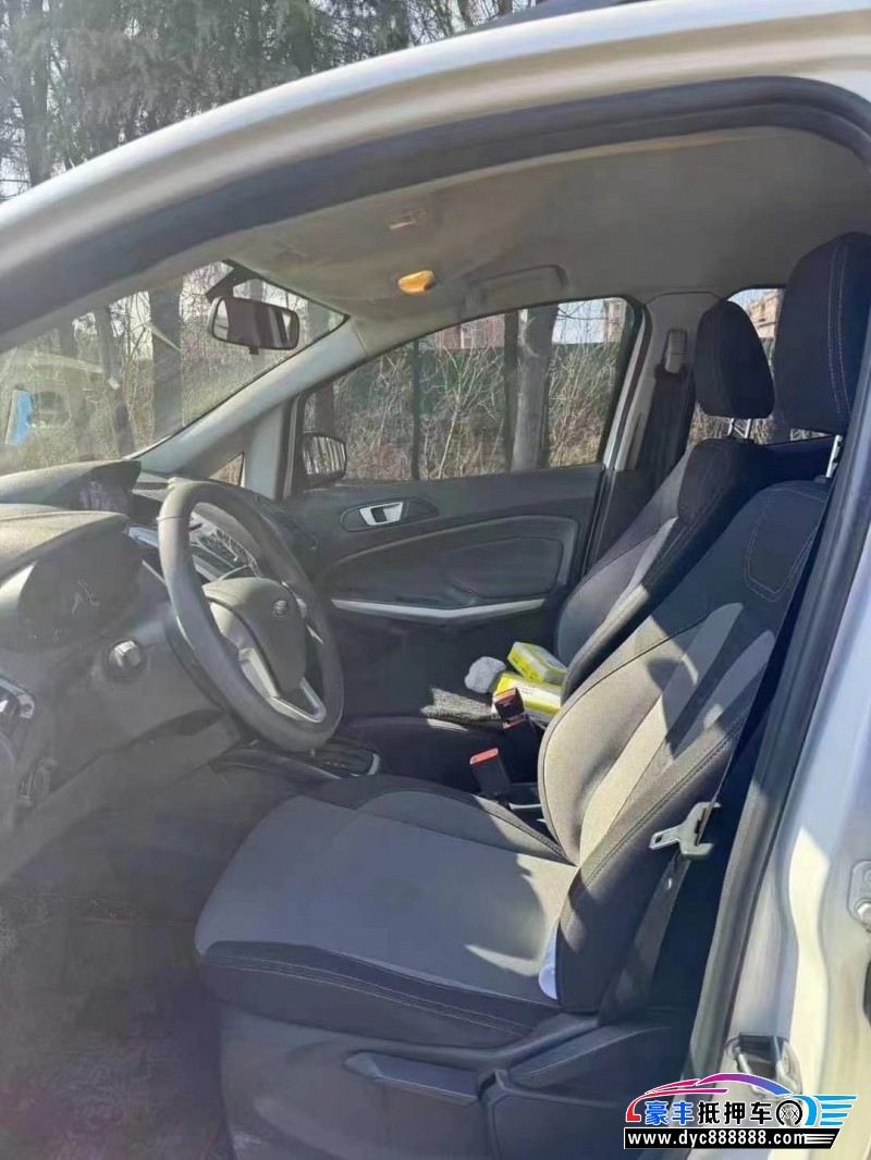 15年福特翼搏轿车抵押车出售