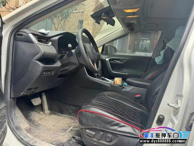 20年丰田RAV4轿车抵押车出售