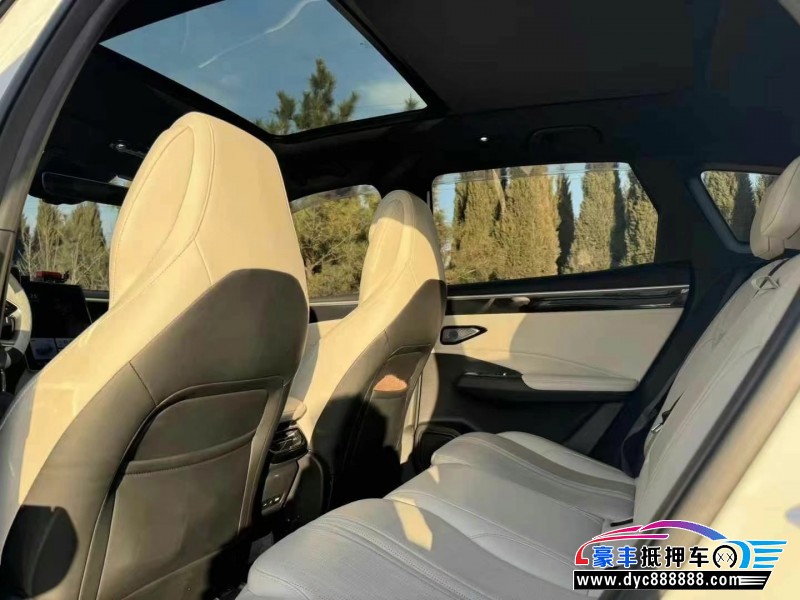 24年吉利银河L7轿车抵押车出售