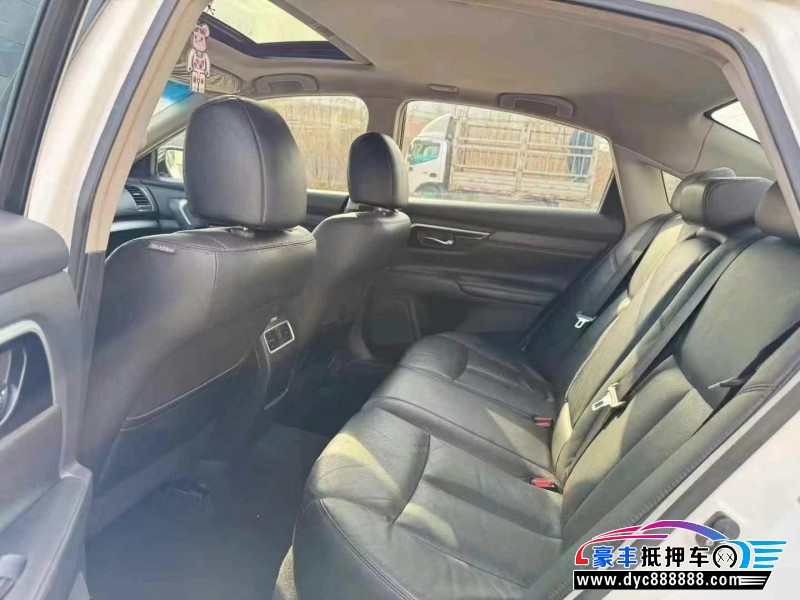 17年日产天籁轿车抵押车出售