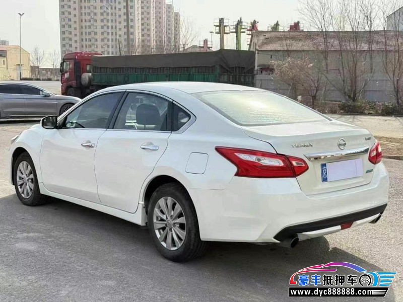 17年日产天籁轿车抵押车出售