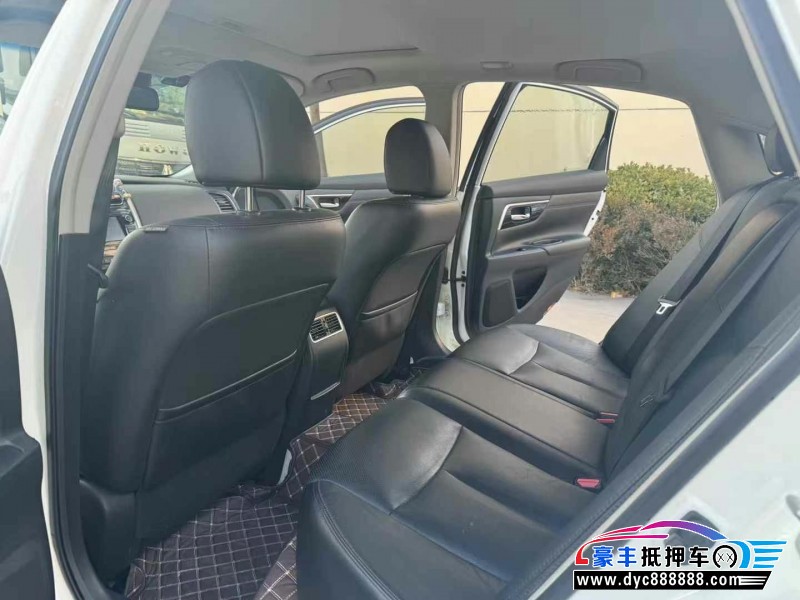 16年日产天籁轿车抵押车出售