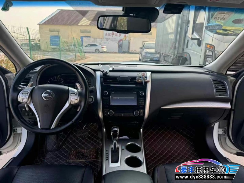 16年日产天籁轿车抵押车出售