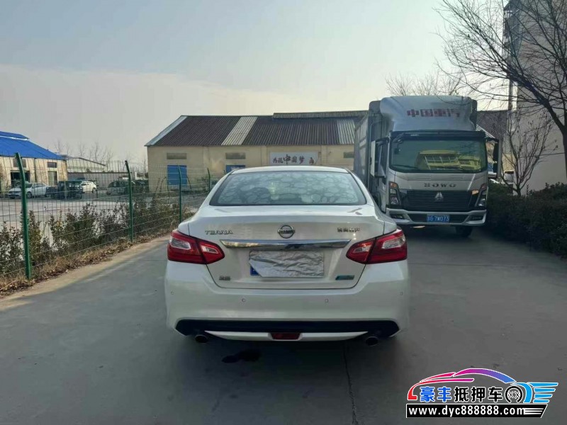 16年日产天籁轿车抵押车出售
