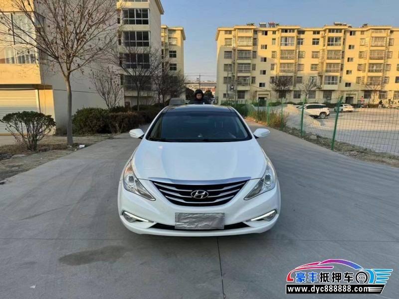 14年现代索纳塔八轿车抵押车出售