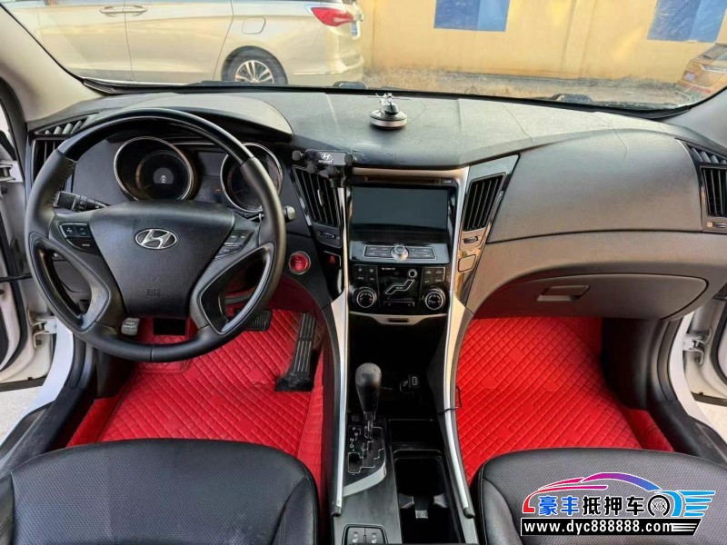 14年现代索纳塔八轿车抵押车出售