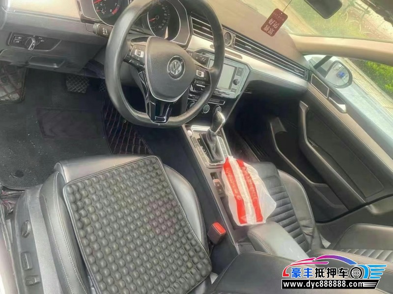 17年大众迈腾轿车抵押车出售