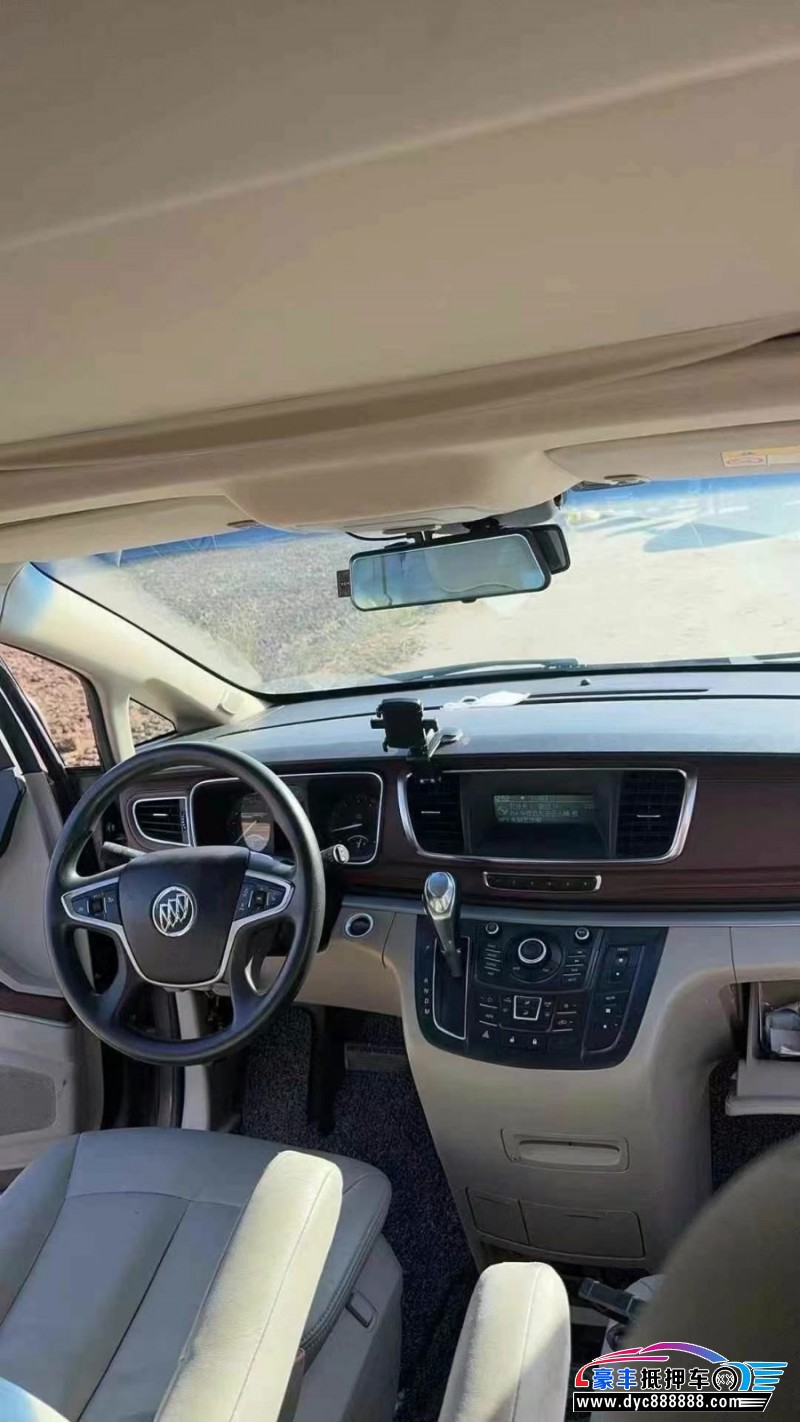 15年别克GL8轿车抵押车出售