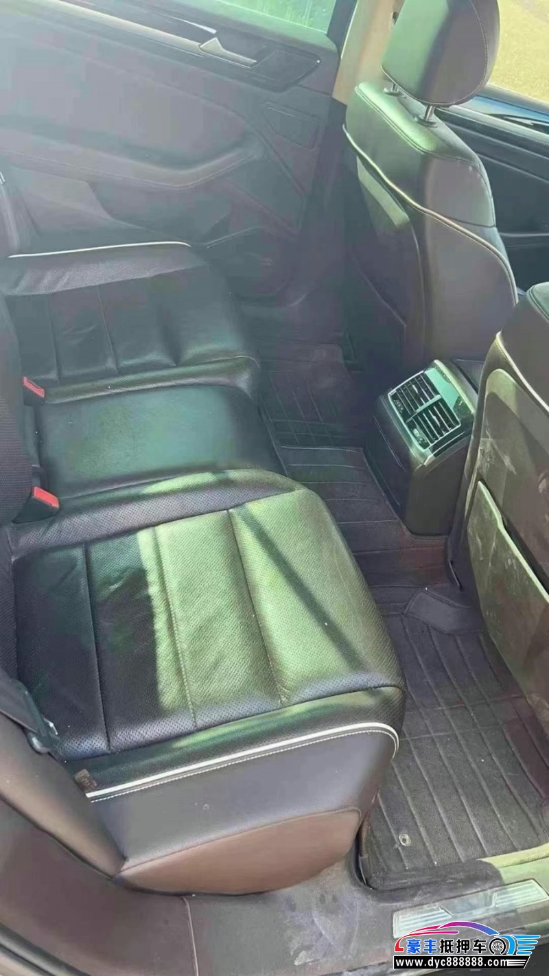 17年大众辉昂轿车抵押车出售