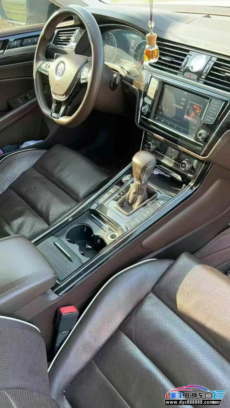 17年大众辉昂轿车抵押车出售