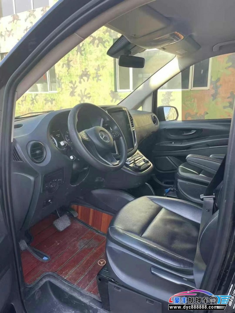 18年奔驰威霆轿车抵押车出售