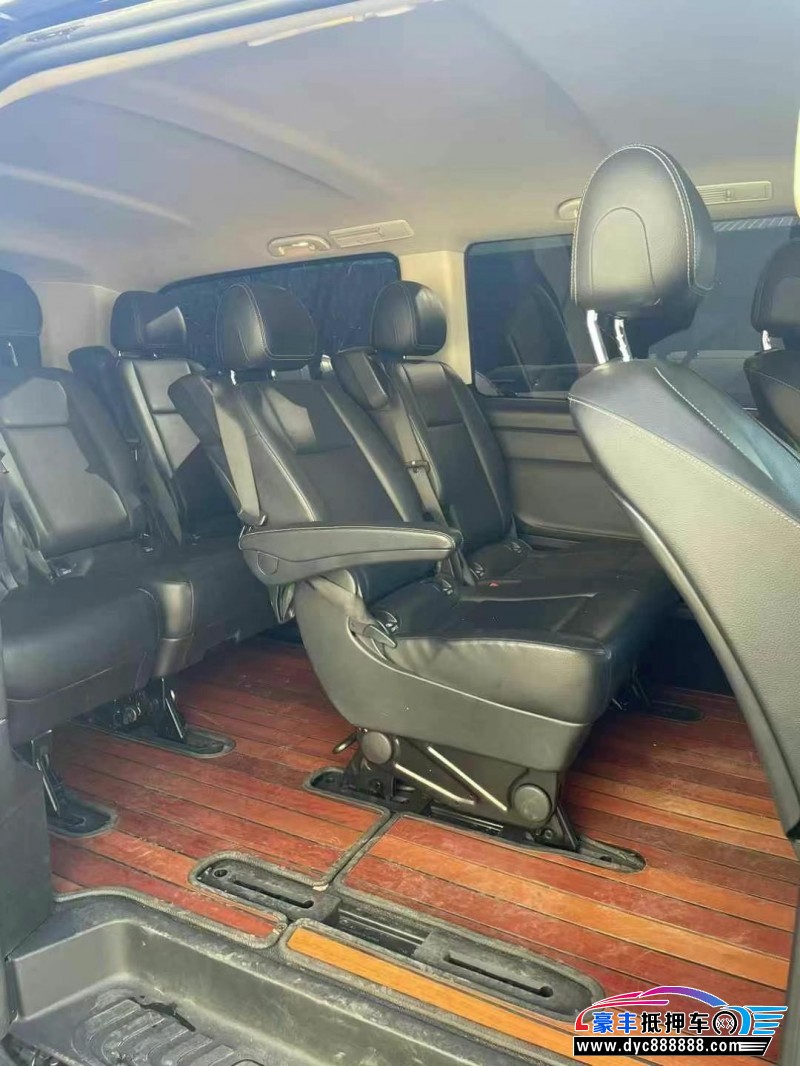 18年奔驰威霆轿车抵押车出售