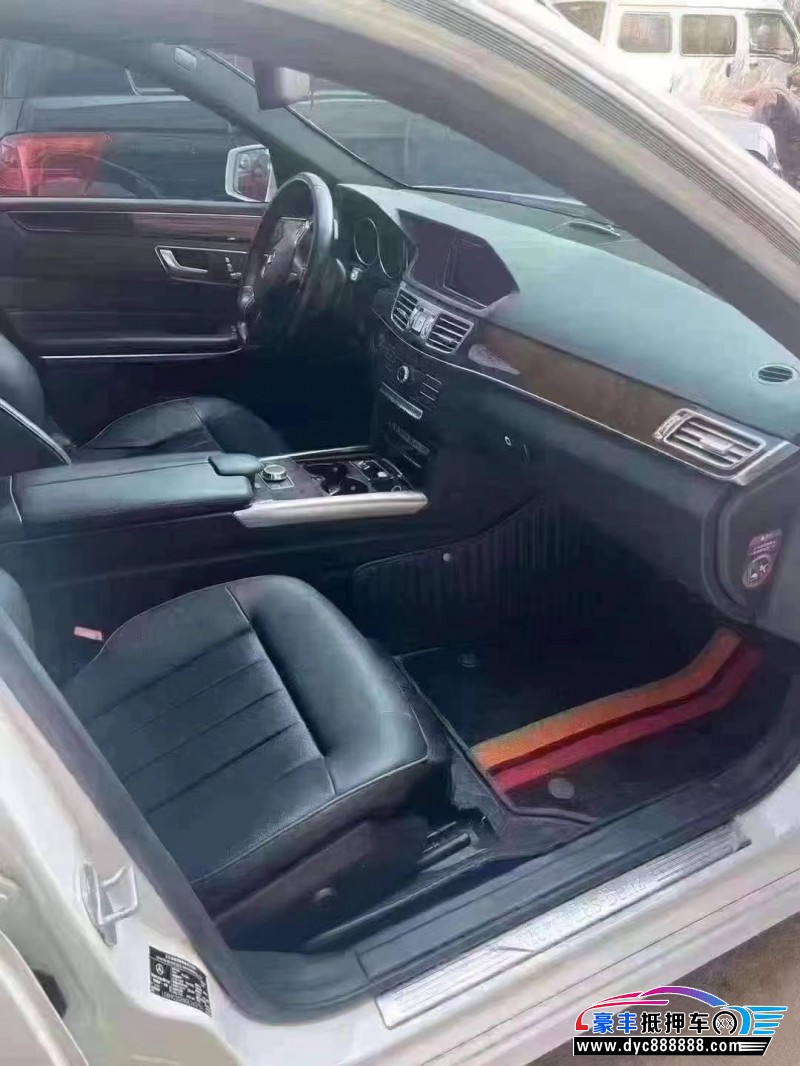 16年奔驰E轿车抵押车出售