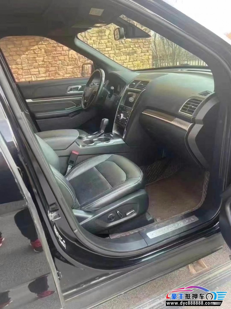 19年福特探险者轿车抵押车出售