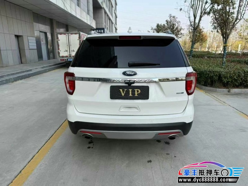 17年福特探险者轿车抵押车出售