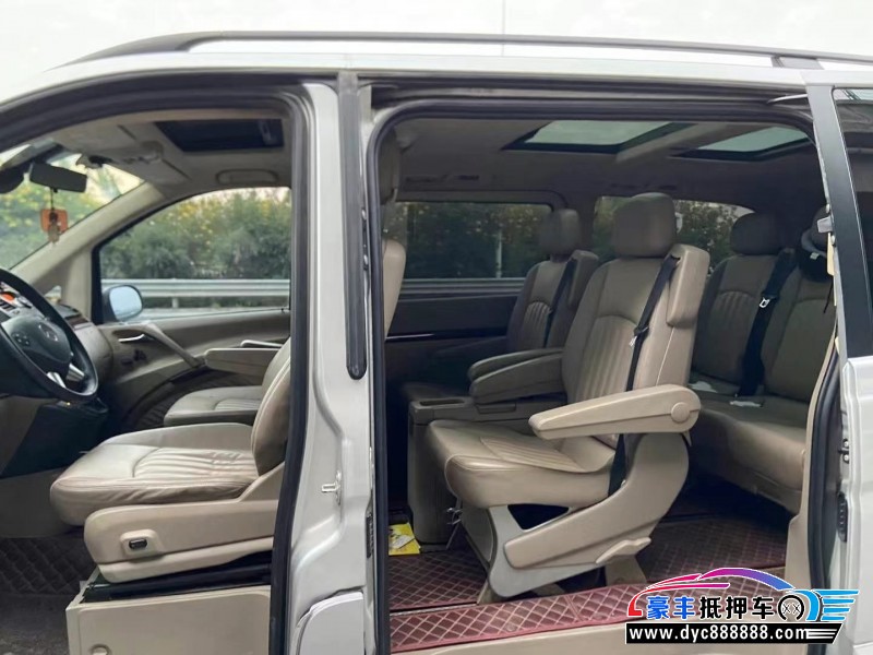 10年奔驰唯雅诺轿车抵押车出售