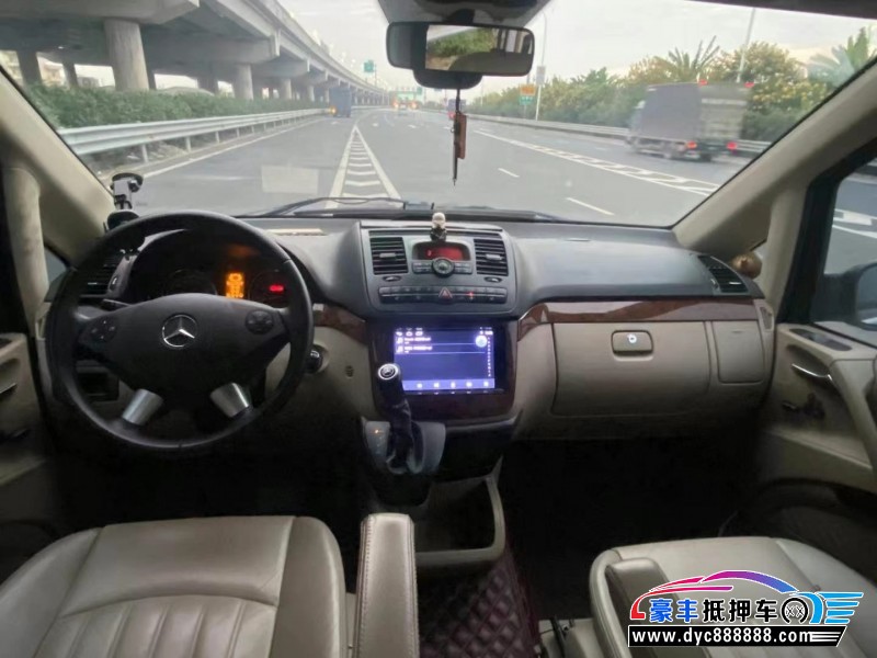 10年奔驰唯雅诺轿车抵押车出售