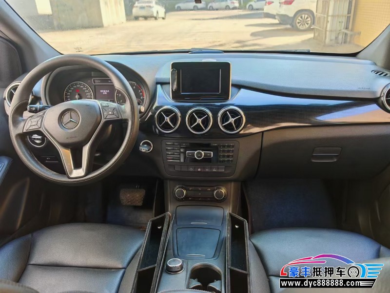 14年奔驰B轿车抵押车出售