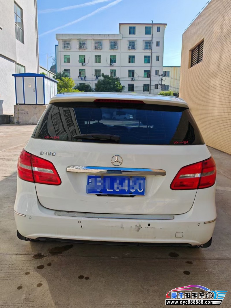 14年奔驰B轿车抵押车出售