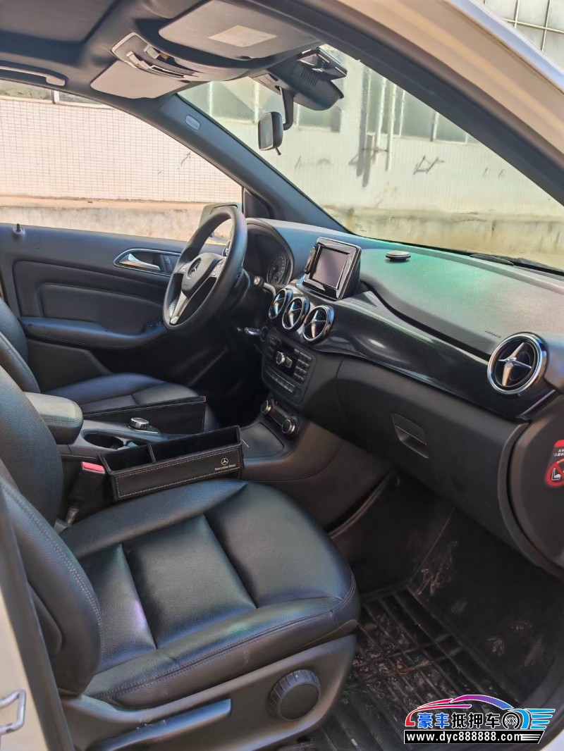 14年奔驰B轿车抵押车出售