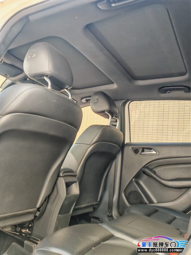 14年奔驰B轿车抵押车出售