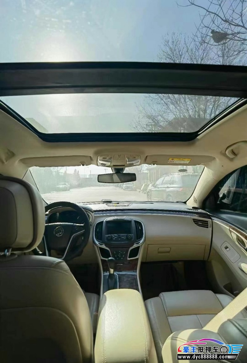 15年别克君越轿车抵押车出售