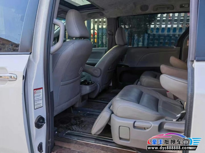 18年丰田塞纳轿车抵押车出售