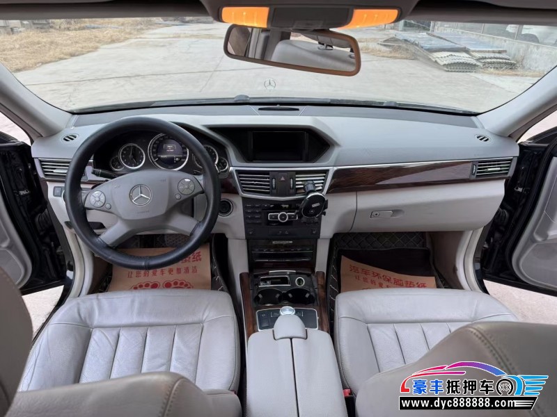 13年奔驰E轿车抵押车出售