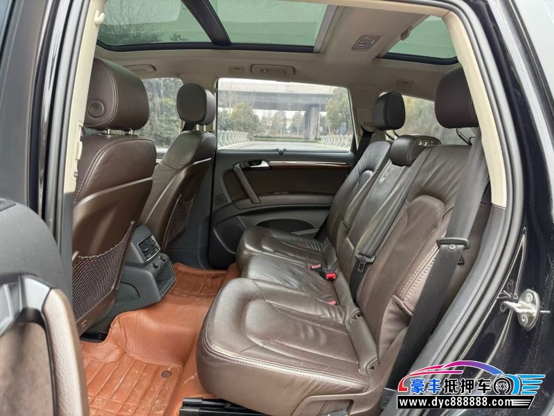 13年奥迪Q7轿车抵押车出售