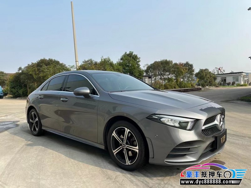 22年奔驰A轿车抵押车出售