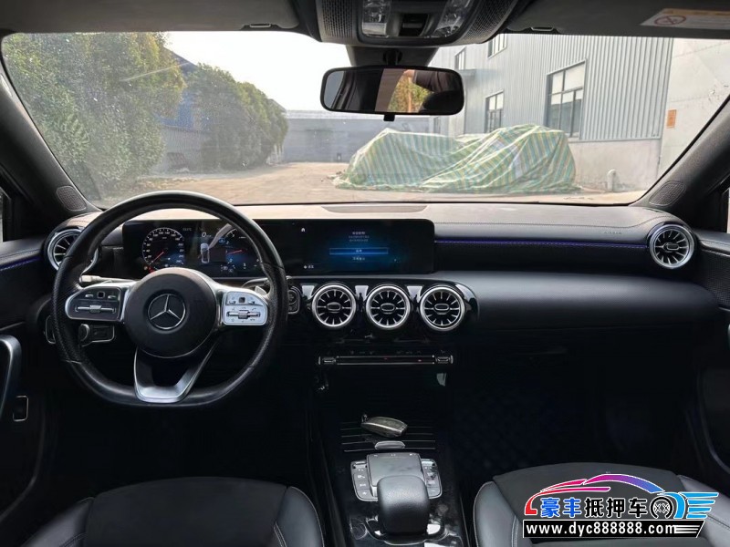 22年奔驰A轿车抵押车出售