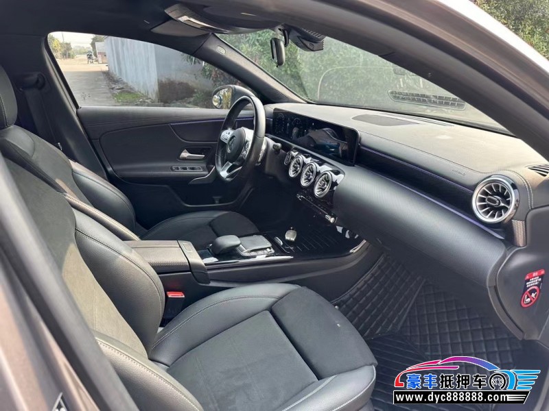 22年奔驰A轿车抵押车出售