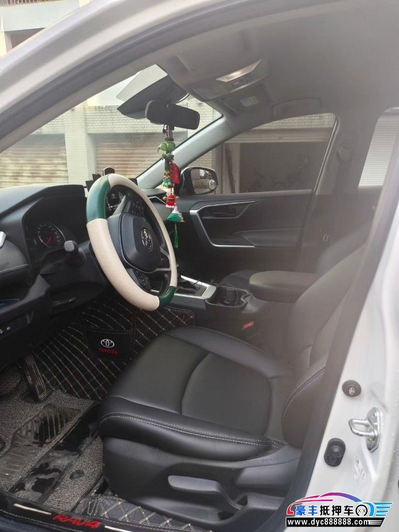 23年丰田RAV4轿车抵押车出售