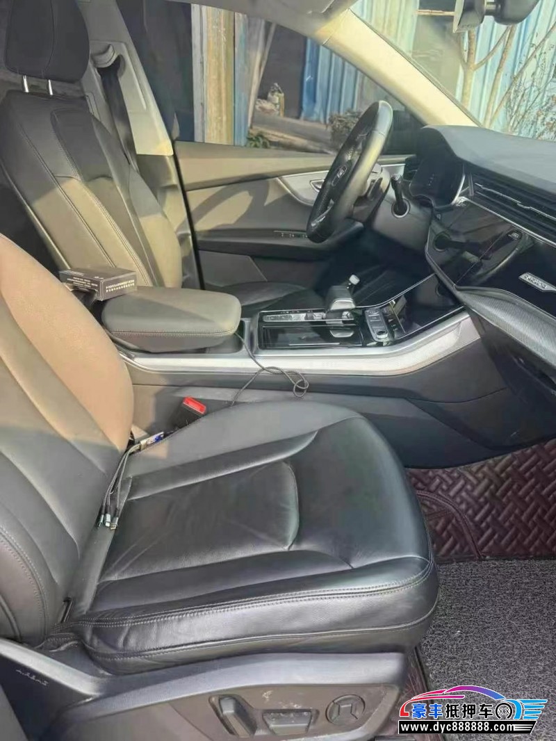 20年奥迪Q8轿车抵押车出售