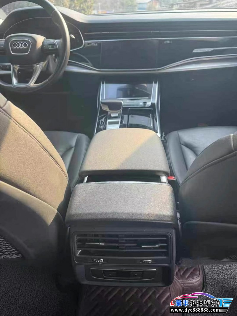 20年奥迪Q8轿车抵押车出售
