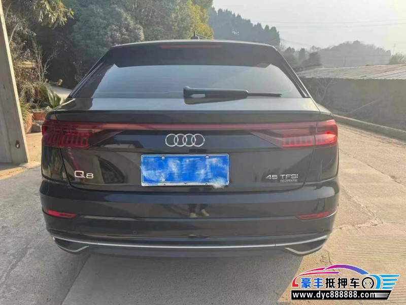 20年奥迪Q8轿车抵押车出售