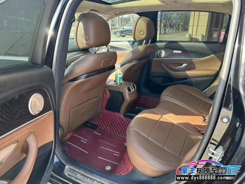 17年奔驰E轿车抵押车出售