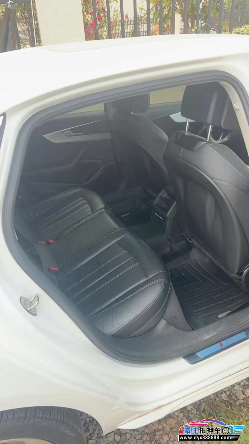 22年奥迪A4L轿车抵押车出售