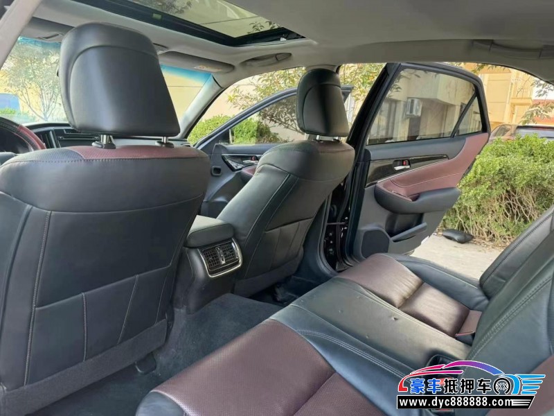 19年丰田皇冠轿车抵押车出售