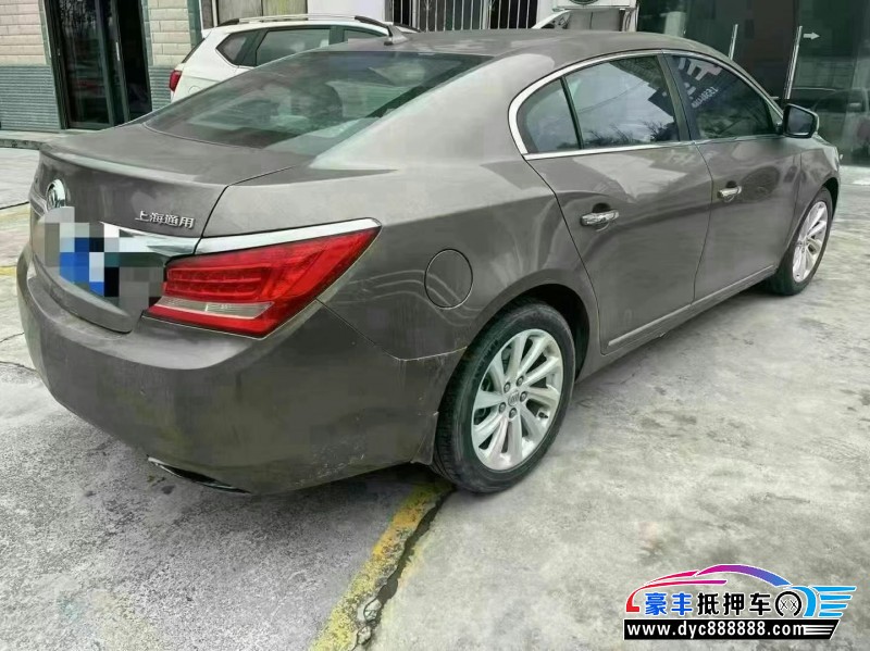 15年别克君越轿车抵押车出售