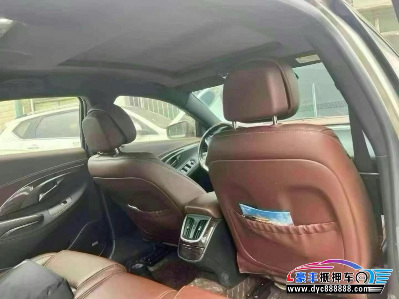 15年别克君越轿车抵押车出售