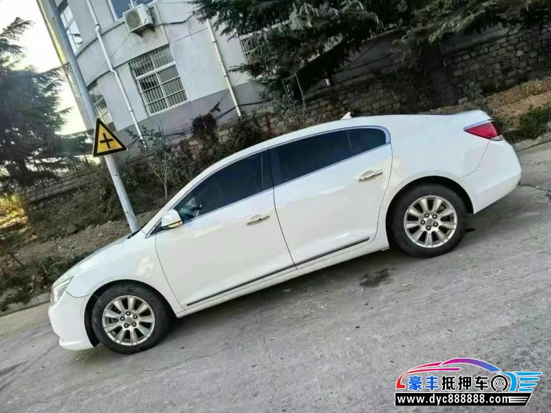 13年别克君越轿车抵押车出售