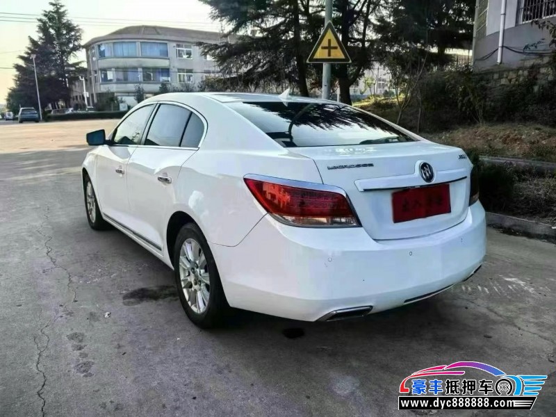 13年别克君越轿车抵押车出售