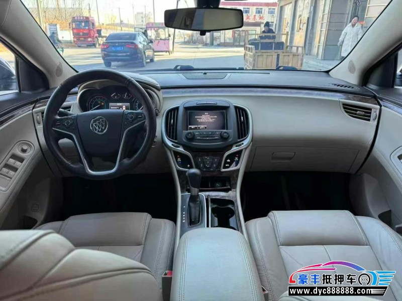 15年别克君越轿车抵押车出售