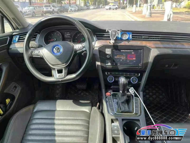 19年大众迈腾轿车抵押车出售