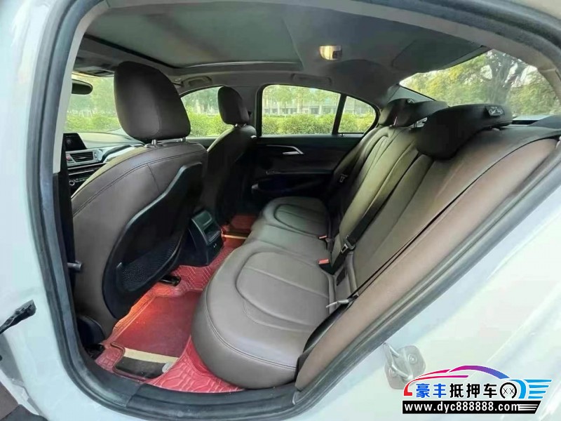 19年宝马1系轿车抵押车出售