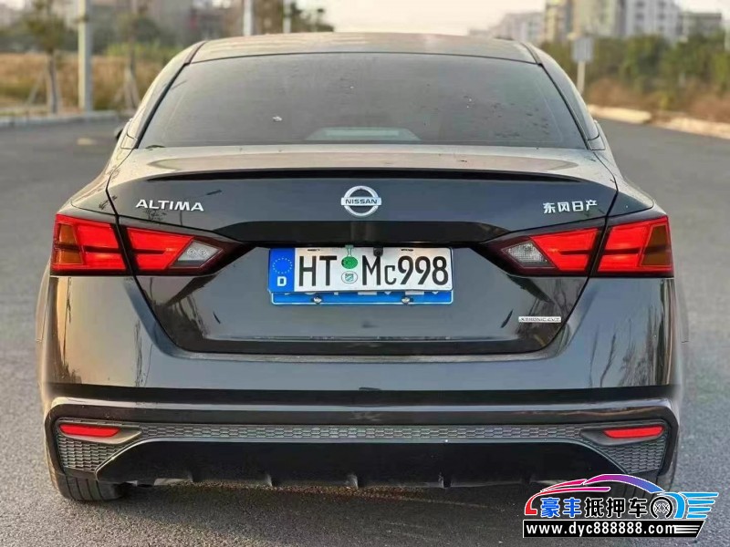 23年日产天籁轿车抵押车出售