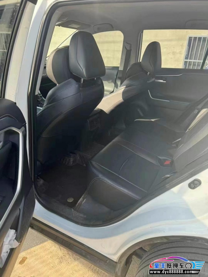 22年丰田威兰达轿车抵押车出售