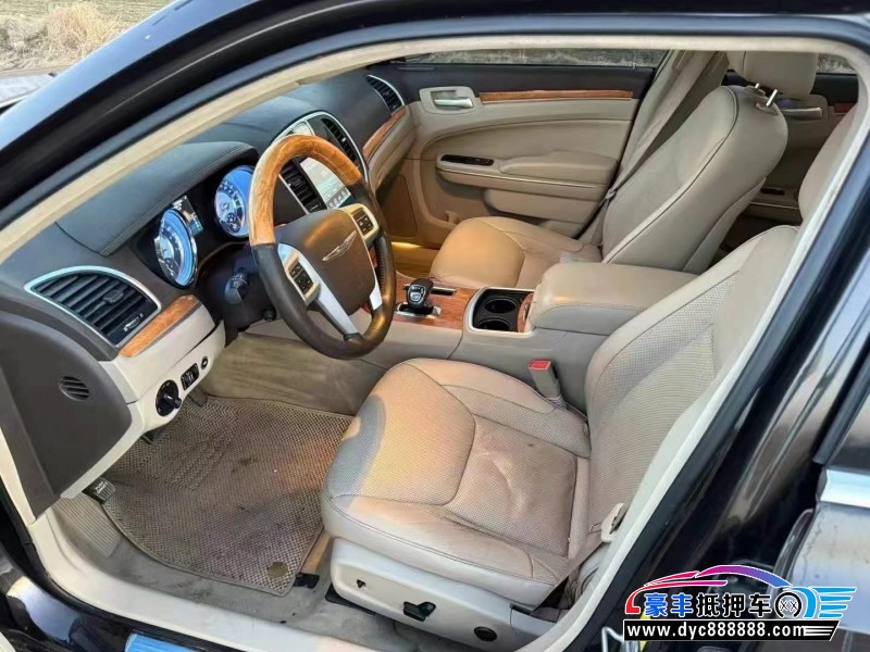 14年克莱斯勒300C轿车抵押车出售